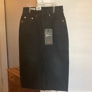 Levi’s black denim skirt